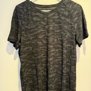 Lululemon Athletica Gray and Black Short Sleeve Tee